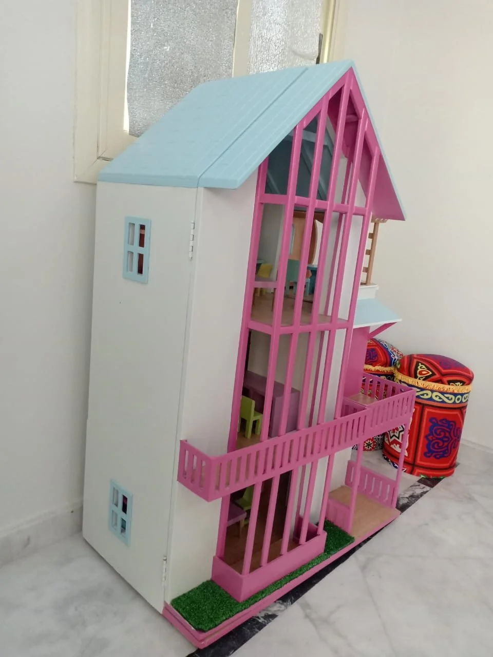 Cozy Living Dollhouse - Image 3