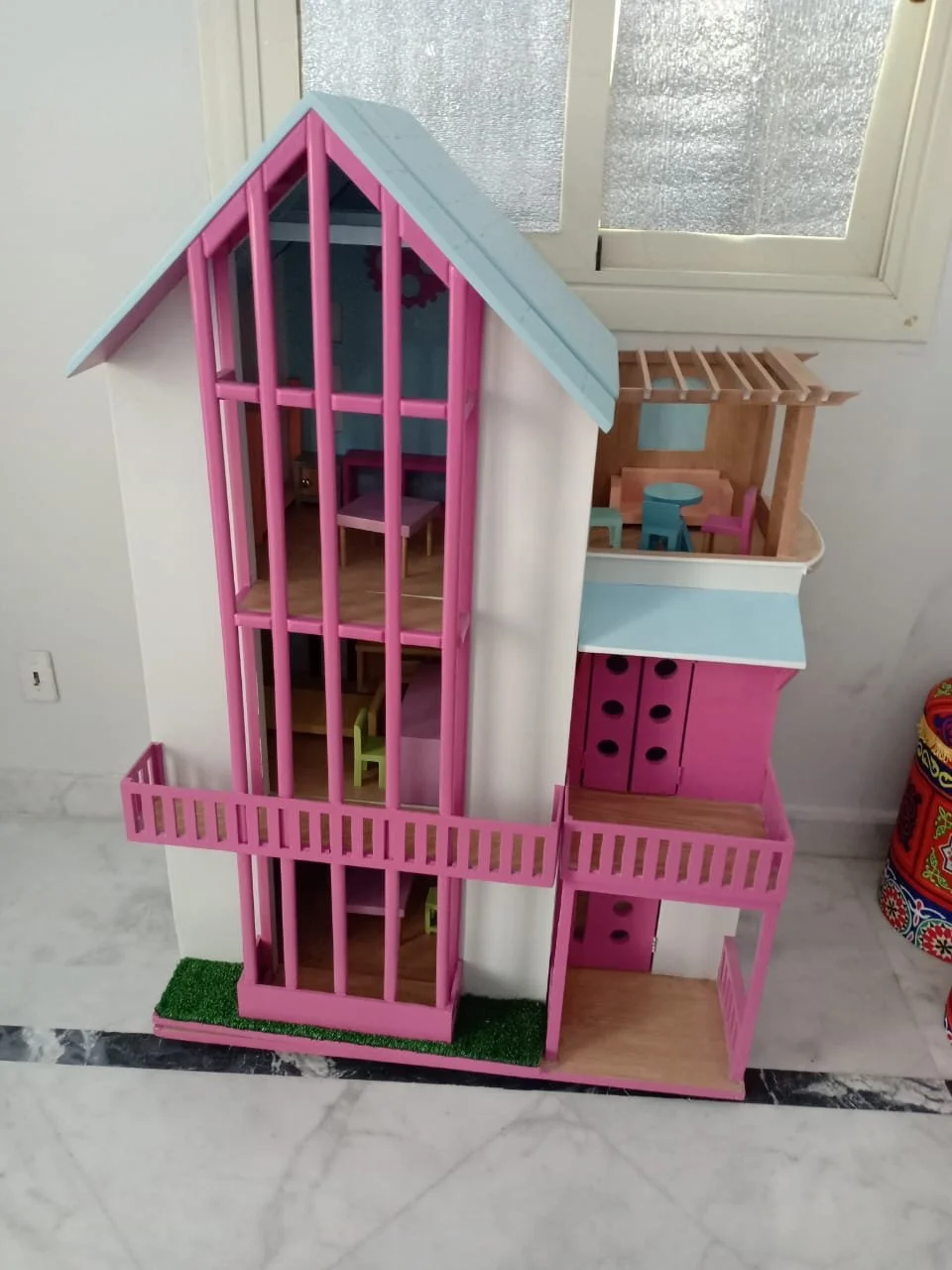 Cozy Living Dollhouse - Image 2